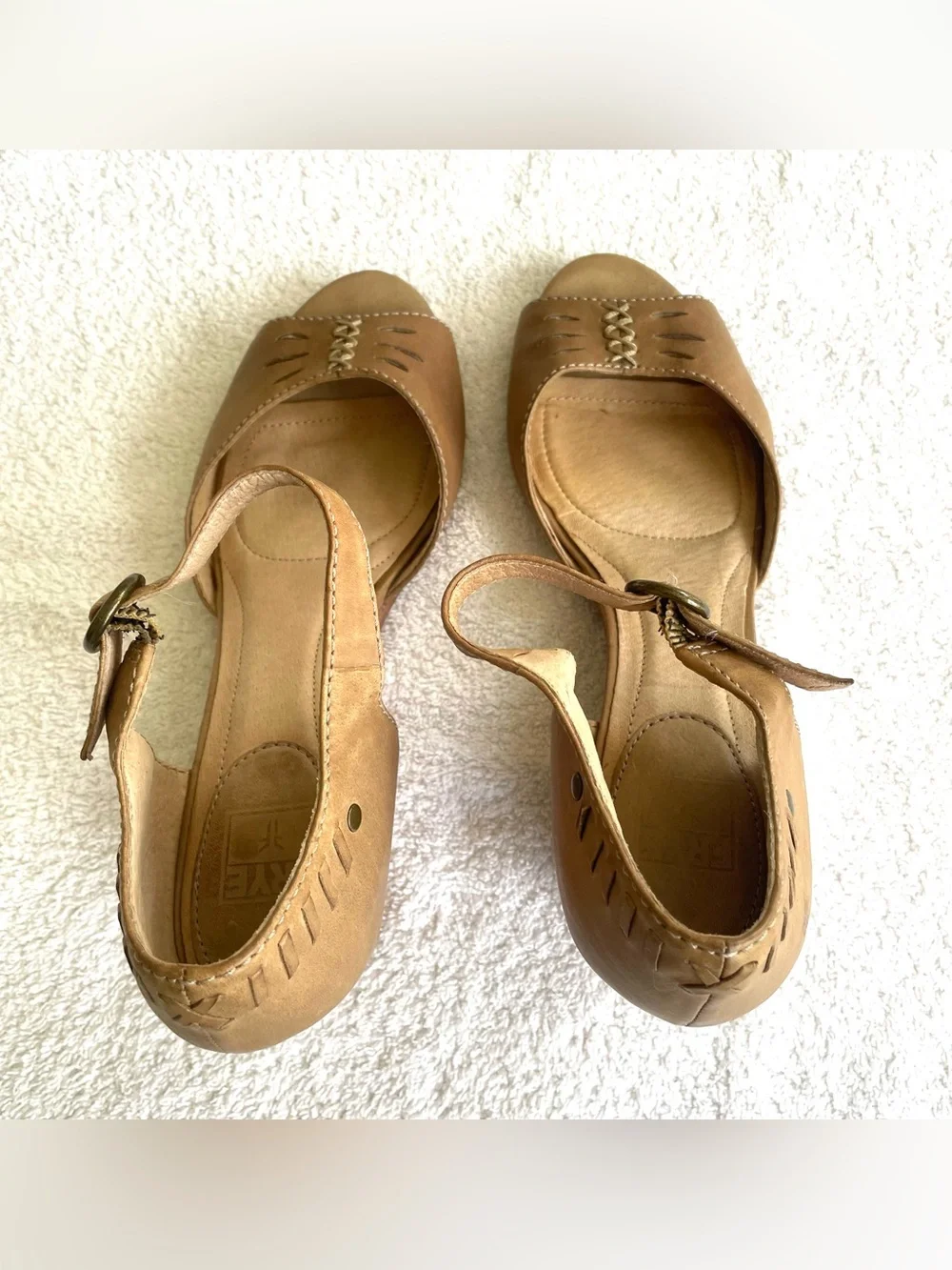 Frye Deirdre Stitch Tan Wedge Ankle Strap Size 9